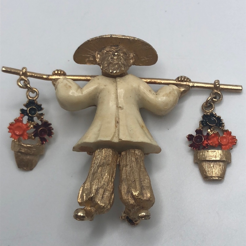 Rare Find VTG Hattie Carnegie Chinese Flower Vendor Enamel  Resin Metal Brooch